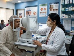 Eye Doctor Shares 5 Early Warning Signs Of Glaucoma That Are Often Missed