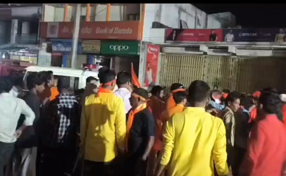 धनबाद SSP की चेतावनी- उपद्रवियों की खैर नहीं!रामनवमी जुलूस पर पथराव के बाद इलाका छावनी में तब्दील