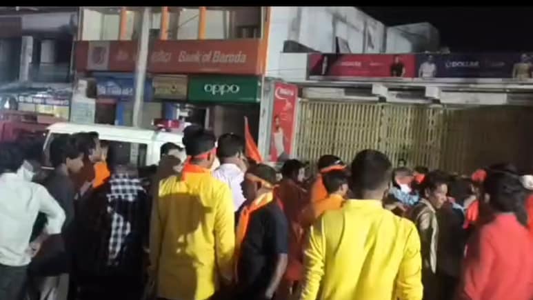 धनबाद SSP की चेतावनी- उपद्रवियों की खैर नहीं!रामनवमी जुलूस पर पथराव के बाद इलाका छावनी में तब्दील