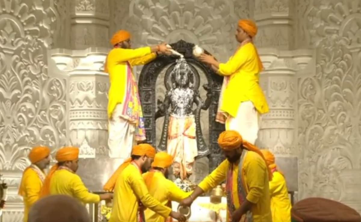 अयोध्या Live: रामनवमी पर रामलला का भव्य सूर्यतिलक, ललाट पर सूर्य की प्रखर किरणें जगमगाईं, देखें वीडियो