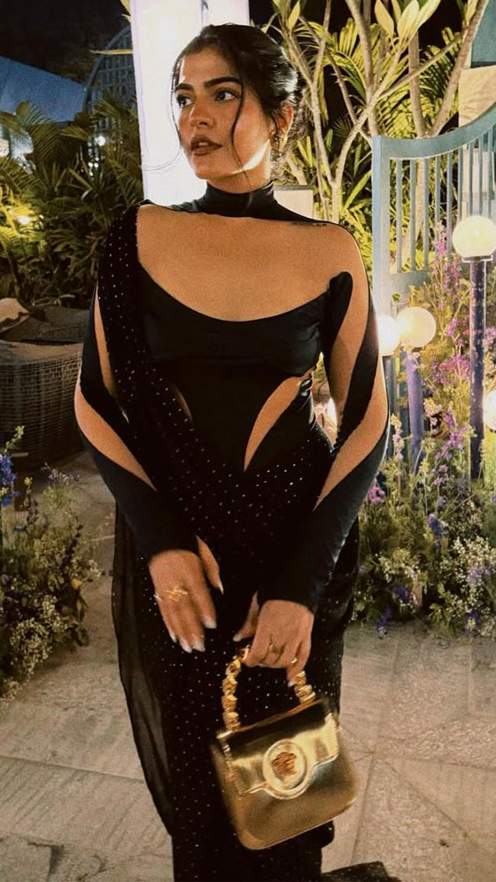 Kritika Khurana Oozes Oomph in Chic Outfit