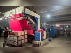 ईरान युद्ध की आंच सूरत के टेक्सटाइल उद्योग तक, यार्न-जरी भी महंगी, बढ़ती लागत से कंपनियों पर बंदी का खतरा