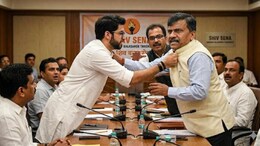Shivsena Dispute:  राज्यसभेवरुन मोठा कलह, आदित्य ठाकरेंनी राऊतांची कॉलर धरली? महिला नेत्याचा खळबळजनक दावा