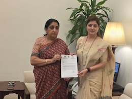 Rupali Chakankar: रुपाली चाकणकर यांचं राजकीय अस्त्र म्यान,भोंदूबाबा खरातमुळे सोडावं लागलं आणखी एक मोठं पद!