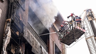"बाळा, मी तुला वाचवेनच..."; दीड वर्षांच्या मुलीसाठी बाबांनी ओलांडली मृत्यूची सीमा, वाचून येईल डोळ्यात पाणी!