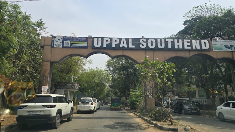 Gurugram Residential Society Blocks Zomato, Swiggy Deliveries Over Unpaid Dues