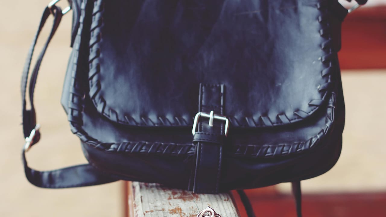 The Simple Weight Distribution Rule That Most Sling Bags Ignore: And Why It Matters