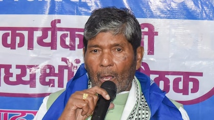 चाचा-भतीजे की लड़ाई खत्म? चिराग पासवान के पैर छूने पर पशुपति पारस का आया बड़ा बयान