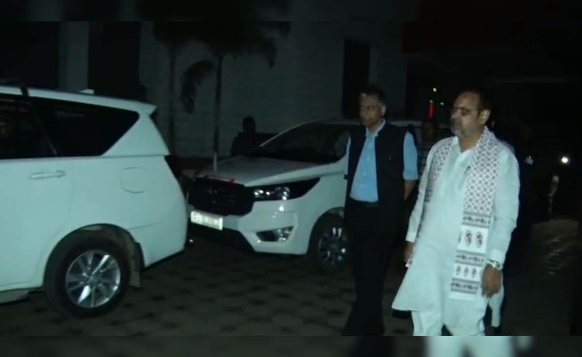 राजस्थान-उत्तराखंड के CM आवास पर एक घंटे बंद रहीं लाइटें, मोमबत्ती की रोशनी में करना पड़ा काम 