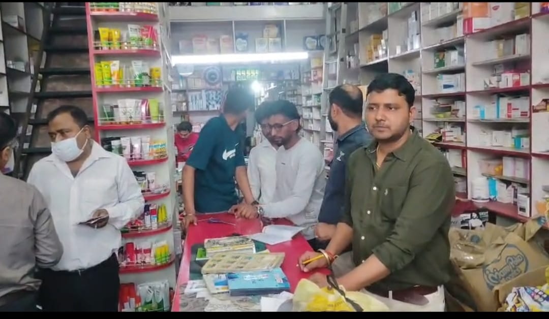 साहब, बेटी के लिए जीना चाहता हूं... नशेड़ी की भावुक अपील पर DM ने दुकानों पर मारे छापे, नशे का स्टॉक जब्त