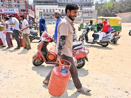 LPG Shortage: रसोई गैस सिलेंडर की प्रॉब्लम घटी, प्रोडक्शन 40% बढ़ा, बुकिंग 35% घटी, जंग के 24 दिनों में 10 बड़े कदम