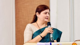 Rupali Chakankar:  "अहंकार धुळीस मिळेल, Wait and Watch..." रुपाली चाकणकरांना कुणी दिला इशारा?