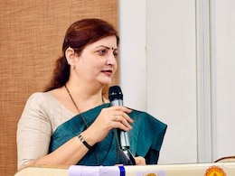 Rupali Chakankar:  "अहंकार धुळीस मिळेल, Wait and Watch..." रुपाली चाकणकरांना कुणी दिला इशारा?