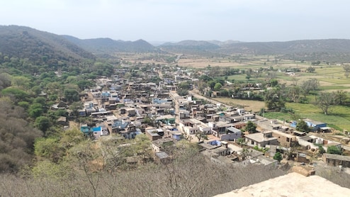 Rajasthan: आजादी के 78 साल बाद भी 3 हजार की आबादी वाले गांव में नेटवर्क नहीं, आपातकाल में भी नहीं मिलती मदद