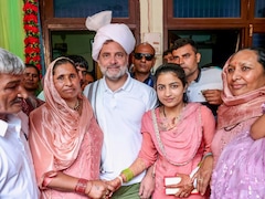 किसान की बेटी की शादी में पहुंचे राहुल गांधी, दूध के साथ खाया चूरमा, गिफ्ट में दिया 55 इंच का TV