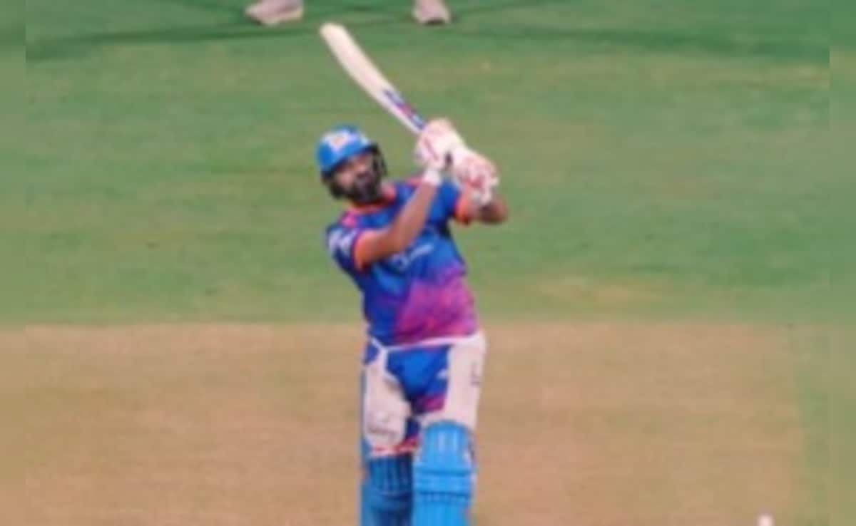 IPL 2026: कैच इट... मुंबई इंडियंस के स्क्वाड से जुड़े हिटमैन रोहित शर्मा, प्रैक्टिस में लगाए गगनचुम्बी छक्के - VIDEO