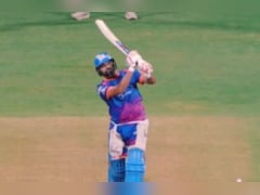 IPL 2026: 'कैच इट...' मुंबई इंडियंस के स्क्वाड से जुड़े 'हिटमैन' रोहित शर्मा, प्रैक्टिस में लगाए गगनचुम्बी छक्के - VIDEO