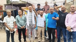 MP News: भिंड में टोल पर बवाल, मुंडन कर युवाओं का प्रदर्शन, संत कालीदास ने FIR पर उठाए सवाल
