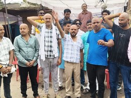 MP News: भिंड में टोल पर बवाल, मुंडन कर युवाओं का प्रदर्शन, संत कालीदास ने FIR पर उठाए सवाल