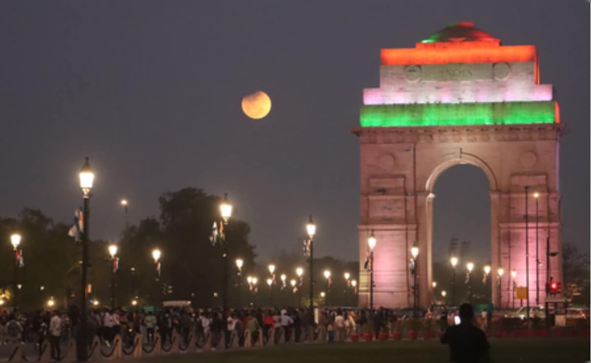 आज रात एक घंटे अंधेरे में डूबा रहेगा इंडिया गेट, जानिए किस मकसद से लिया गया यह फैसला