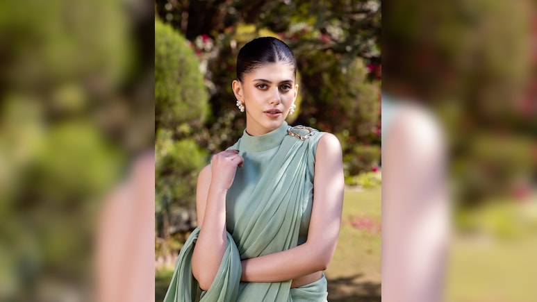 Priyanka Chopra के नक्शे-कदम पर चलते हुए Sanjana Sanghi हार्वर्ड के मंच पर