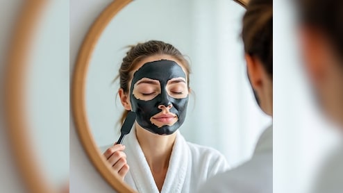 डीप क्लीनिंग से लेकर पिंपल्स तक, स्किन की हर समस्या का समाधान है चारकोल, जानें कैसे करें इस्तेमाल