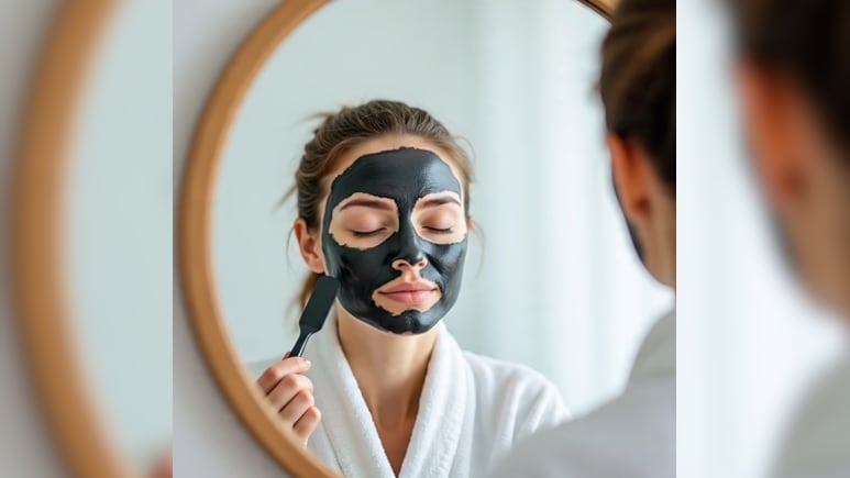 डीप क्लीनिंग से लेकर पिंपल्स तक, स्किन की हर समस्या का समाधान है चारकोल, जानें कैसे करें इस्तेमाल