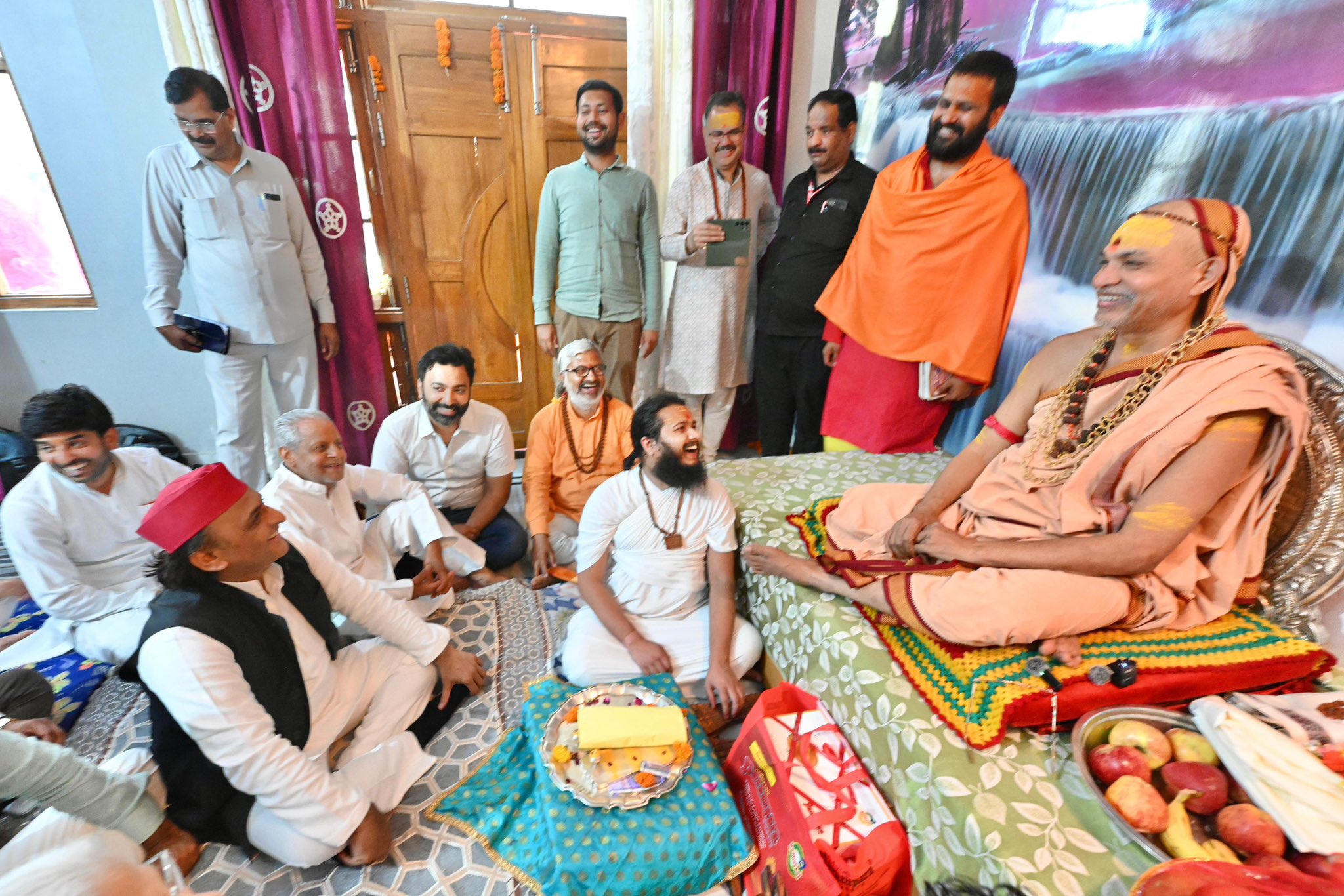 2027 चुनाव के लिए आशीर्वाद मिला? जानिए अविमुक्तेश्वरानंद से मुलाकात के बाद अखिलेश ने क्या दिया जवाब