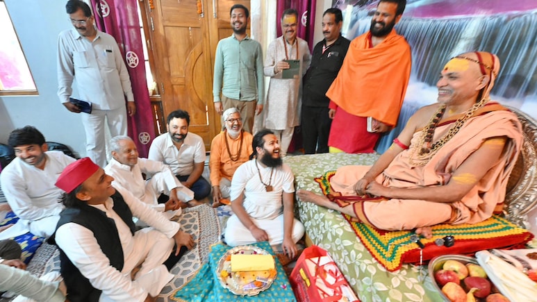 2027 चुनाव के लिए आशीर्वाद मिला? जानिए अविमुक्तेश्वरानंद से मुलाकात के बाद अखिलेश ने क्या दिया जवाब