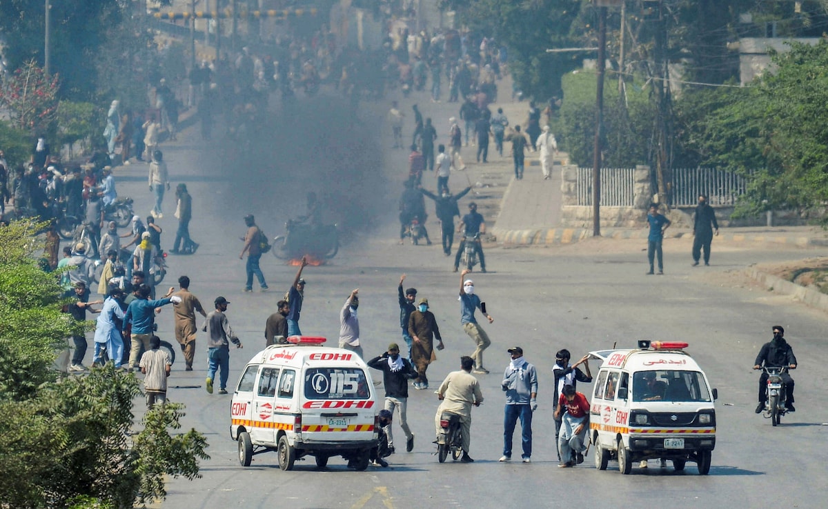 Smoke rises as protesters engage in a clash with security forces outside the US Consulate General in Karachi Smoke rises as protesters engage in a clash with security forces outside the US Consulate General in Karachi