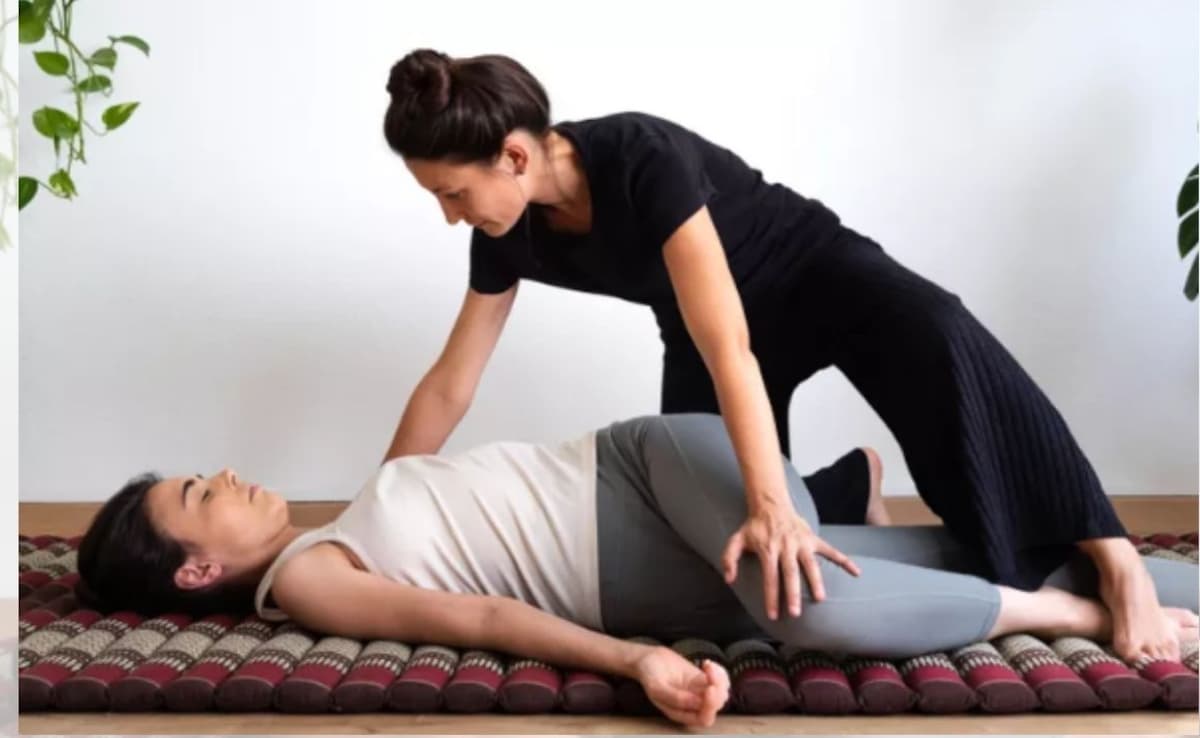 थाईलैंड की थाई मसाज का जादू, बॉडी रिलैक्स, BP, शुगर कंट्रोल - जानिए क्यों दीवानी है दुनिया और क्या होती है फीस