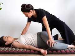 थाईलैंड की थाई मसाज का जादू, बॉडी रिलैक्स, BP, शुगर कंट्रोल - जानिए क्यों दीवानी है दुनिया और क्या होती है फीस