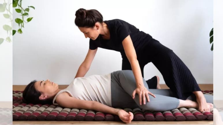 थाईलैंड की थाई मसाज का जादू, बॉडी रिलैक्स, BP, शुगर कंट्रोल - जानिए क्यों दीवानी है दुनिया और क्या होती है फीस