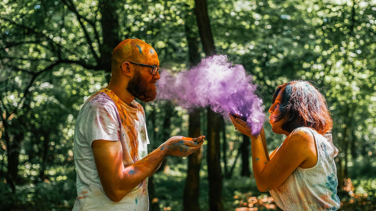 What tips every women must follow while going out to play Holi?