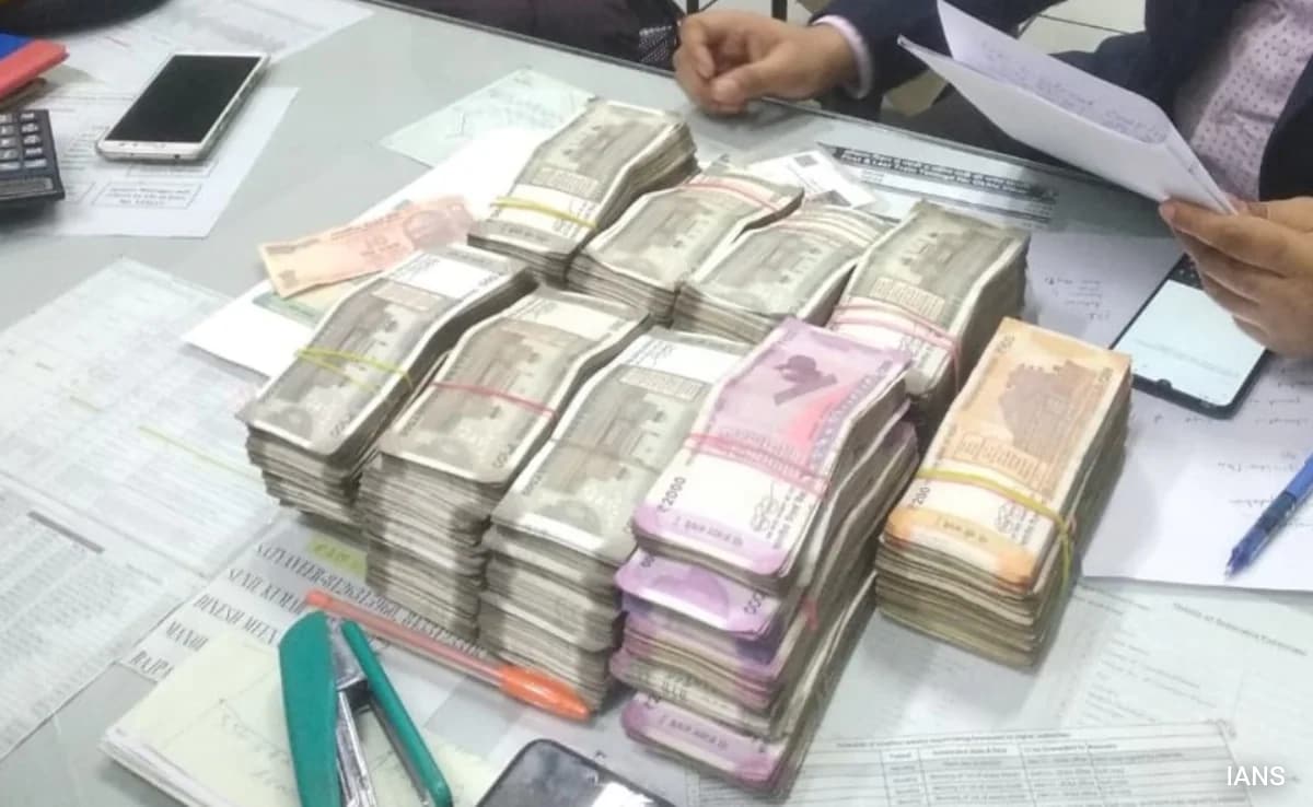 प. बंगाल में दो गाड़ियों से पकड़ा गया लाखों का कैश, चुनाव से पहले सख्ती से हो रही चेकिंग