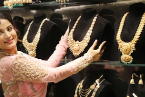 Gold-Silver Prices: सस्ते में सोना-चांदी खरीदने का मौका, कीमतें 7 हजार से ज्यादा टूटीं, जानें आज के भाव