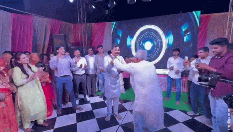 IPS KK Bishnoi Marriage: आईपीएस केके बिश्नोई के लग गई हल्दी, 'पापा कहते हैं..' गाने पर पिता संग जमकर किया डांस