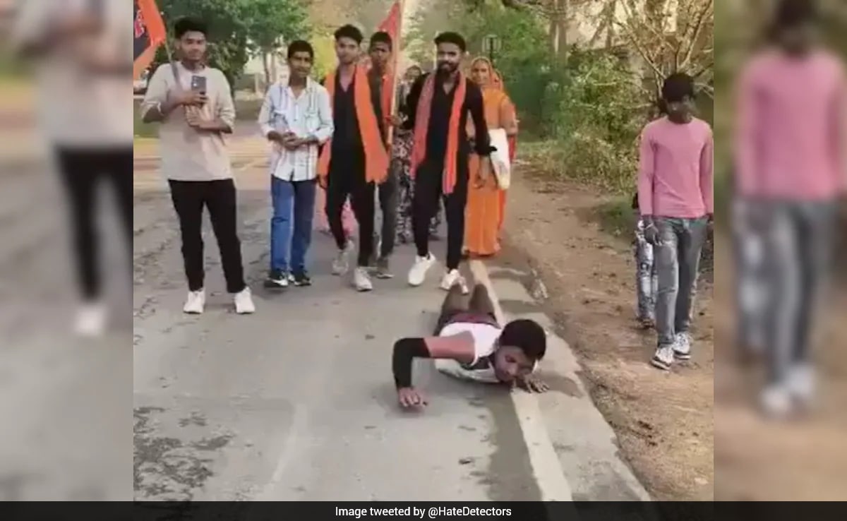 UP Man Undertakes Gruelling 9-km 'Dandavat Yatra' To Mark End Of Marriage