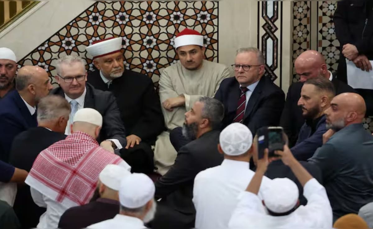 इजरायल का सपोर्ट करने के कारण मस्जिद पहुंचे ऑस्ट्रेलियाई PM का भारी विरोध, लोगों ने कहा- 'Get Out'