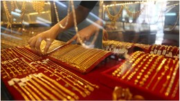 Gold Not Glittering In Crisis: What's Killing Its Safe-Haven Appeal