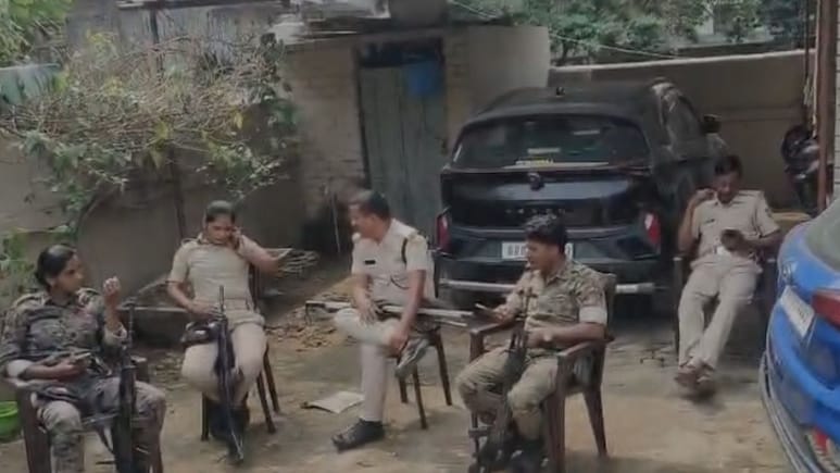 ब&zwj;िहार में DRDA डायरेक्&zwj;टर के ठ&zwj;िकानों पर छापा, आय से अध&zwj;िक संपत्&zwj;ति&zwj; मामले में EOU की बड़ी कार्रवाई