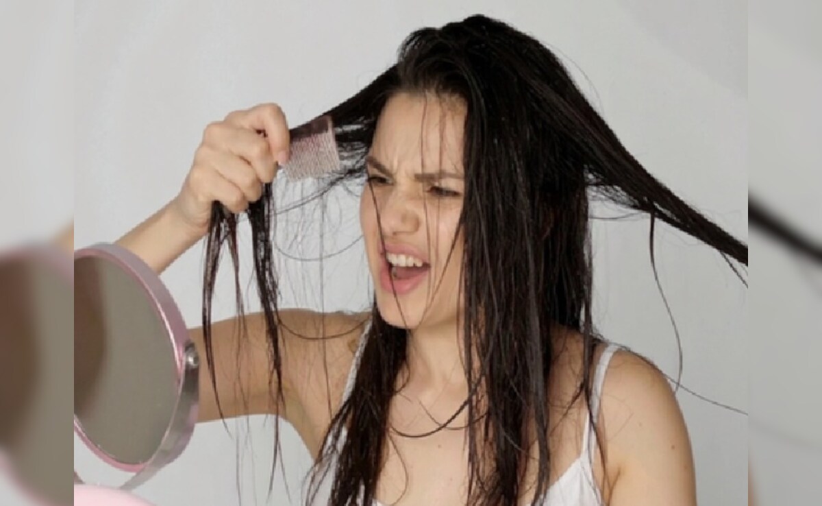 पसीने के कारण बाल-बाल टूट रहे हैं बाल? अपनाएं ये आसान हेयर केयर टिप्स