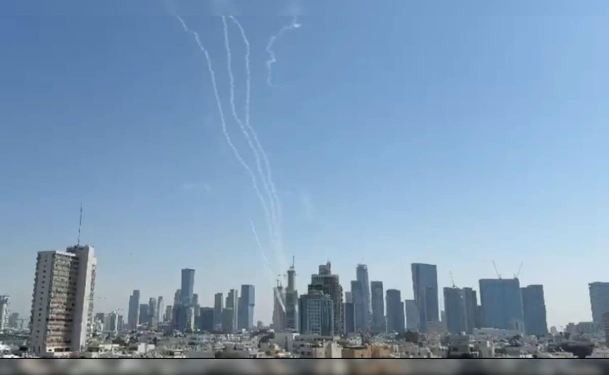 Rocket Trails Streak Tel Aviv Sky As Iron Dome Intercepts Iranian Missiles