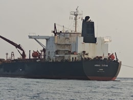 एक लाख टन से ज्&zwj;यादा क्रूड ऑयल लेकर लेकर भारत पहुंचा रूसी जहाज एक्&zwj;वा टाइटन