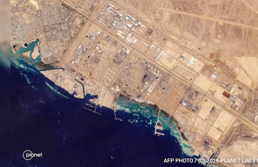 Iran Israel US War LIVE: ईरान ने सऊदी अरब की अरामको रिफाइनरी पर किया हवाई हमला, मिडिल ईस्‍ट में बिगड़ रहे हालात