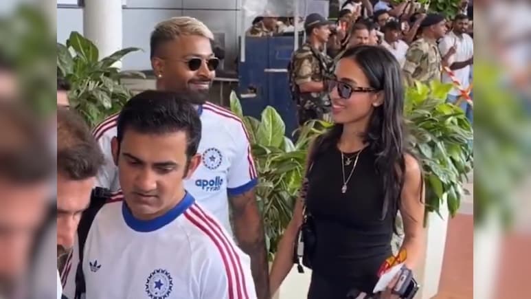 VIDEO: कोच सर ये मेरी गर्लफ्रेंड.. और गौतम गंभीर ने हार्दिक पंड्या की दोस्त को किया साइड हग