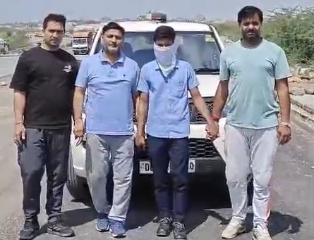 सरिता विहार हत्याकांड: 50 हजार का इनामी बदमाश गुजरात से गिरफ्तार, 3 राज्यों में पीछा कर मिली कामयाबी