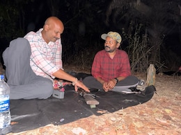 जंगल की वो रात, 18 नक्सली और 8 AK-47...NDTV रिपोर्टर ने ऐसे मुमकिन कराया पापाराव का सरेंडर