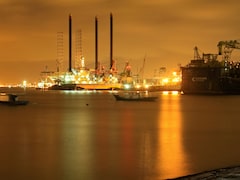 जब तेल की कीमतें बढ़ती हैं, तो पैसा कहां जाता है? ईरान-अमेरिका-रूस-यूक्रेन युद्ध से समझिए