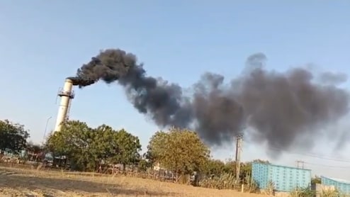 बाड़मेर के तेल क्षेत्र में काला धुआं बना खतरा, ग्रामीणों ने उठाए पर्यावरण पर सवाल